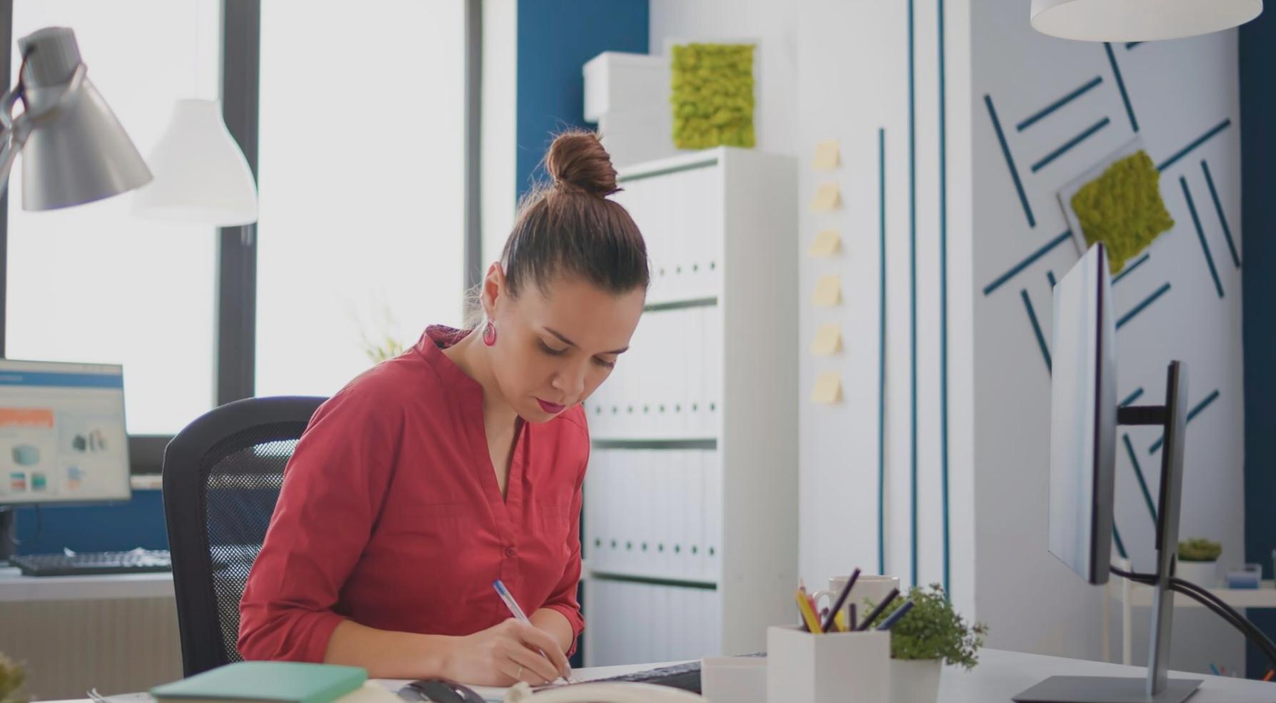 Strukturierte Online-Lernumgebung mit klarem visuellen Aufbau